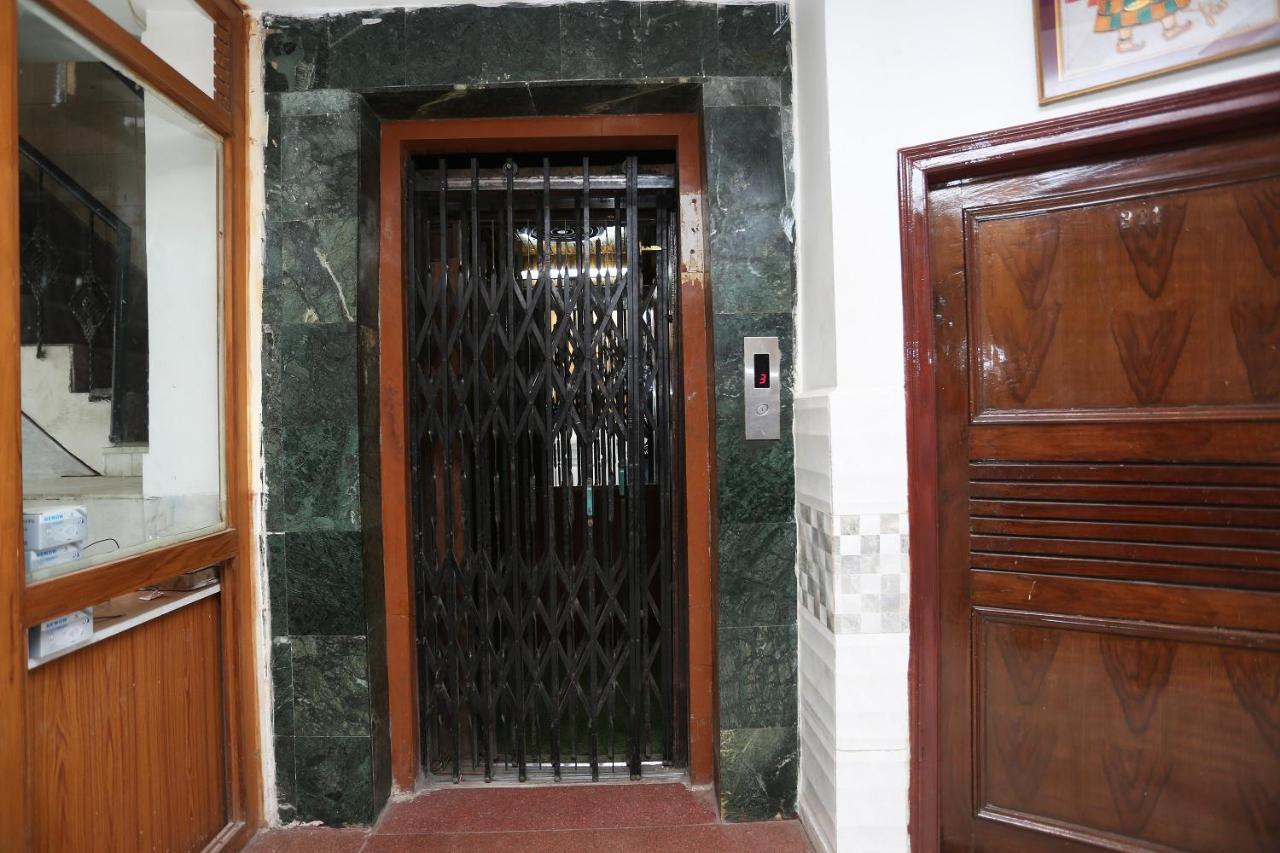 Oyo 4956 Hotel Maharaja Palace Kanpur Exterior foto