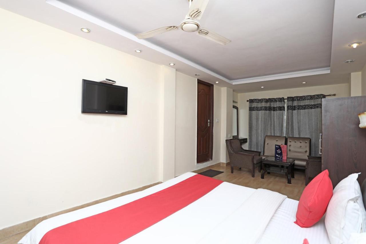 Oyo 4956 Hotel Maharaja Palace Kanpur Exterior foto